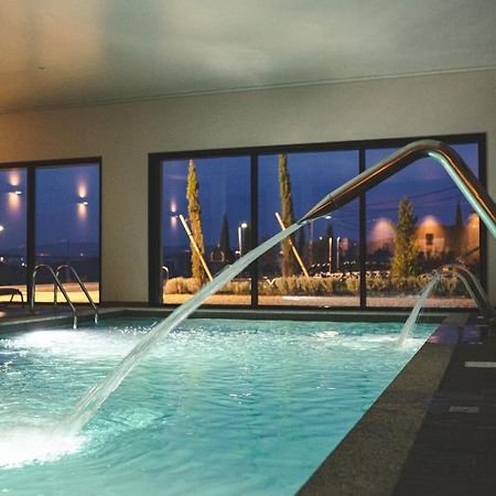 Mw Douro Wine & Spa Santa Marta de Penaguiao Luaran gambar The swimming pool at the hotel