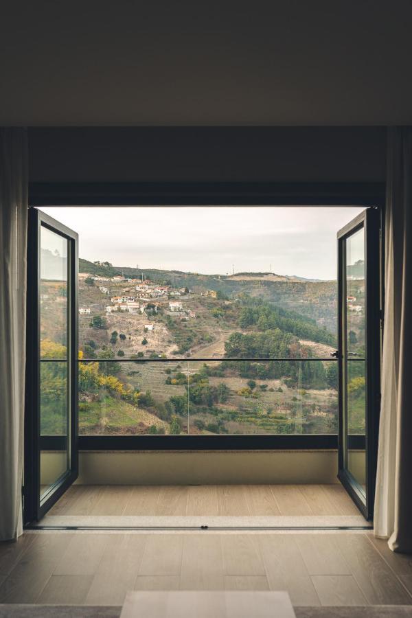 Mw Douro Wine & Spa Santa Marta de Penaguiao Luaran gambar View of the village from the hotel