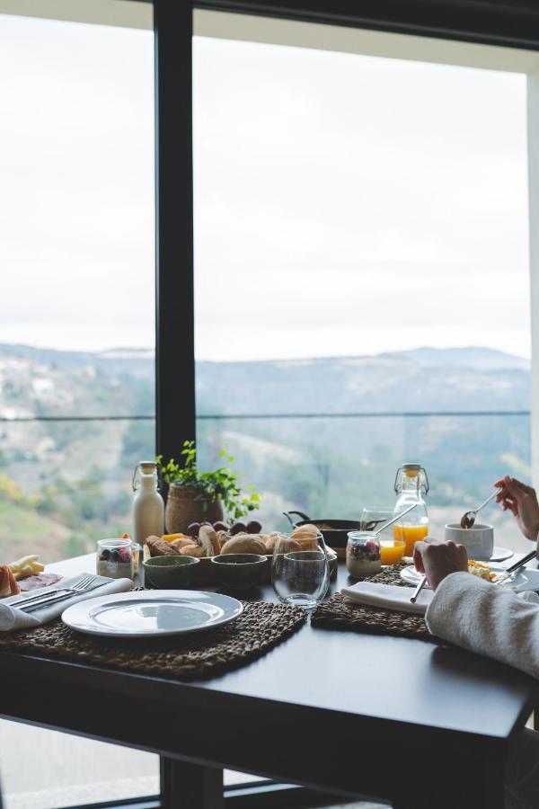Mw Douro Wine & Spa Santa Marta de Penaguiao Luaran gambar Breakfast at the hotel