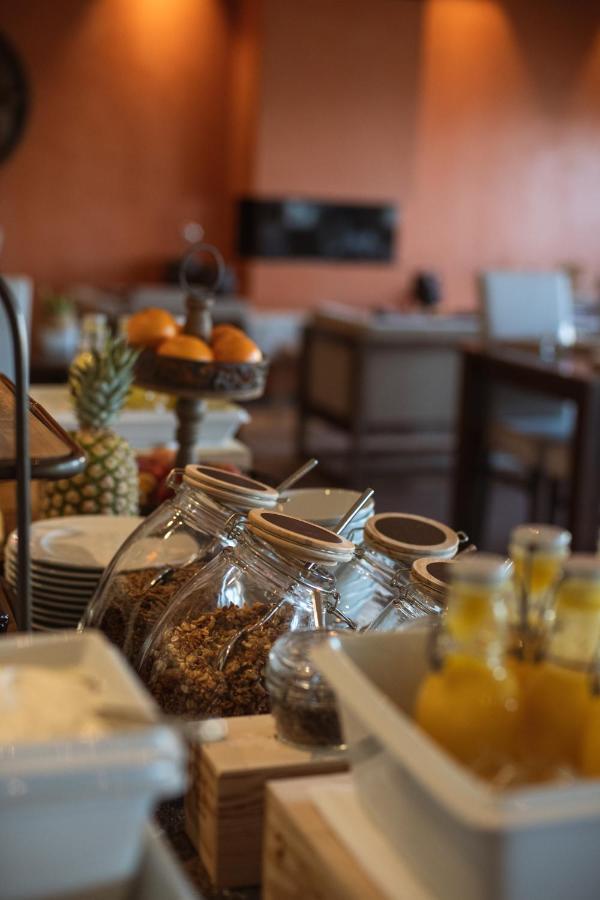 Mw Douro Wine & Spa Santa Marta de Penaguiao Luaran gambar Breakfast at the hotel