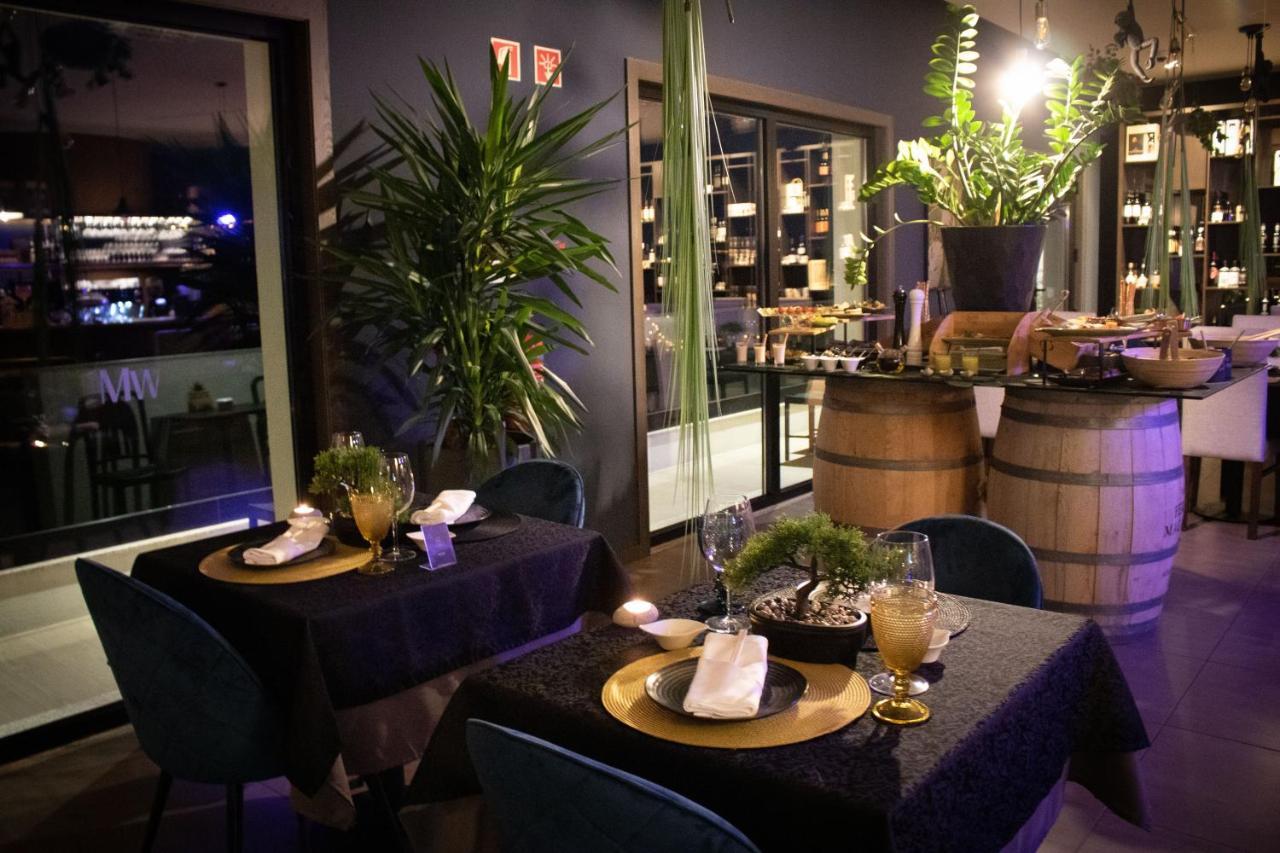 Mw Douro Wine & Spa Santa Marta de Penaguiao Luaran gambar Restaurant in the hotel