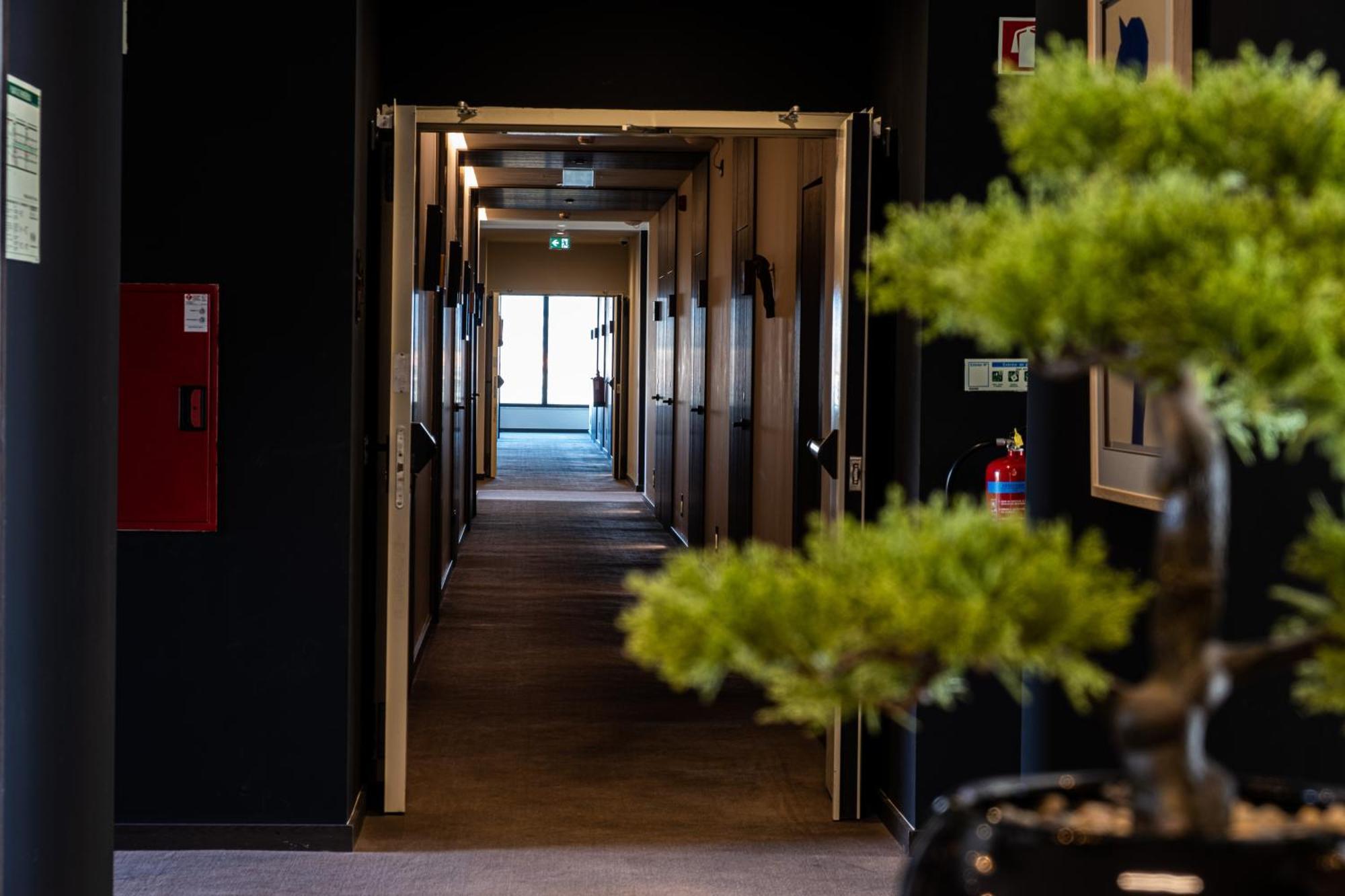 Mw Douro Wine & Spa Santa Marta de Penaguiao Luaran gambar A corridor at the hotel