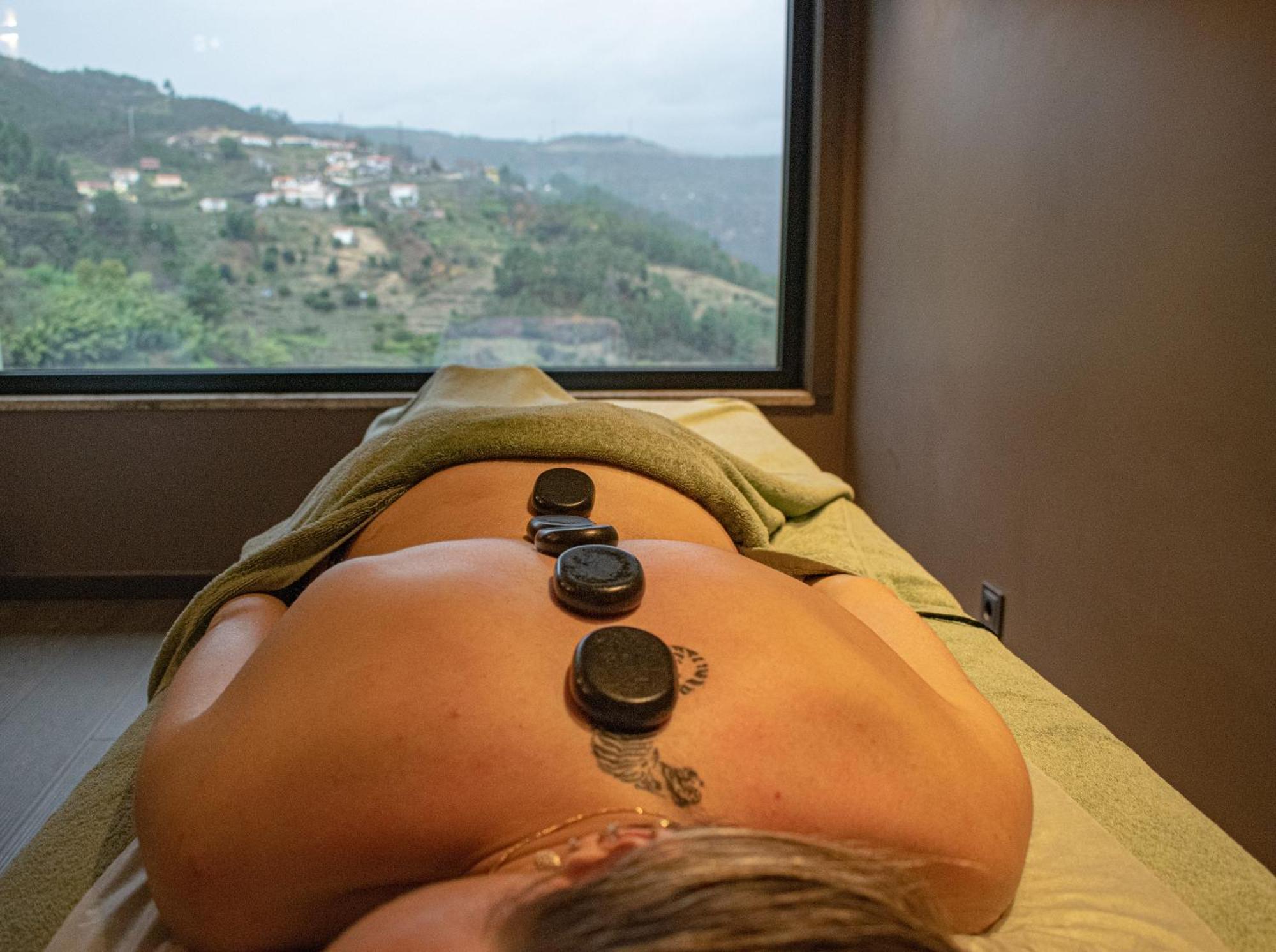 Mw Douro Wine & Spa Santa Marta de Penaguiao Luaran gambar Hot stone massage