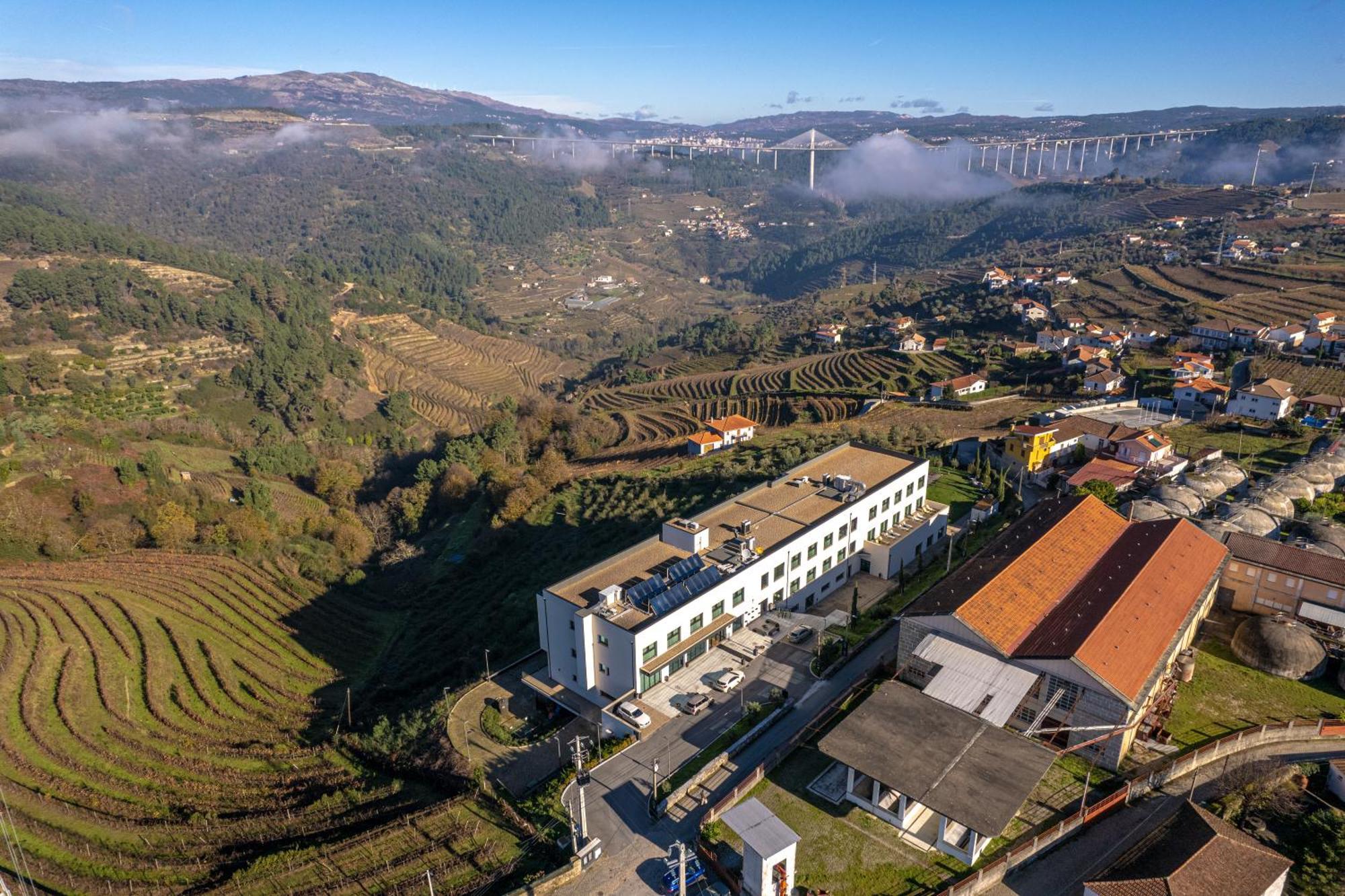 Mw Douro Wine & Spa Santa Marta de Penaguiao Luaran gambar Aerial view of the campus of the University of Trás-os-Montes and Alto Minho