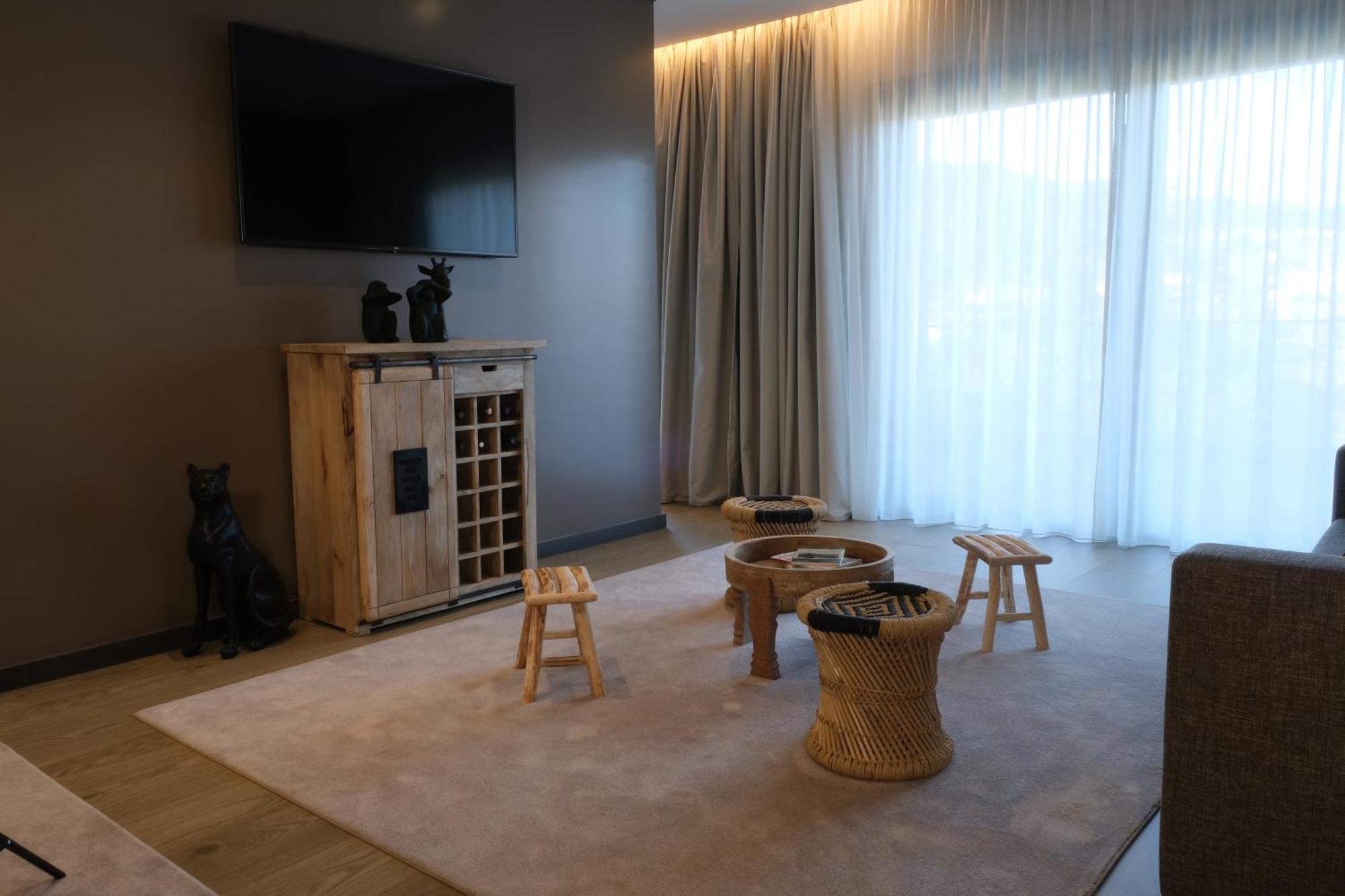 Mw Douro Wine & Spa Santa Marta de Penaguiao Luaran gambar A living room at the hotel